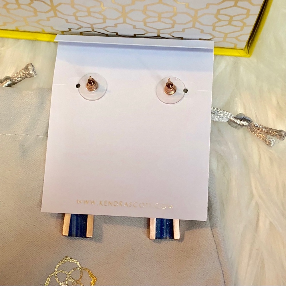 NWT Kendra Scott Carson Earrings Navy Dusted Glass - Picture 7 of 8